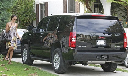 GMC Yukon - Džesika Alba